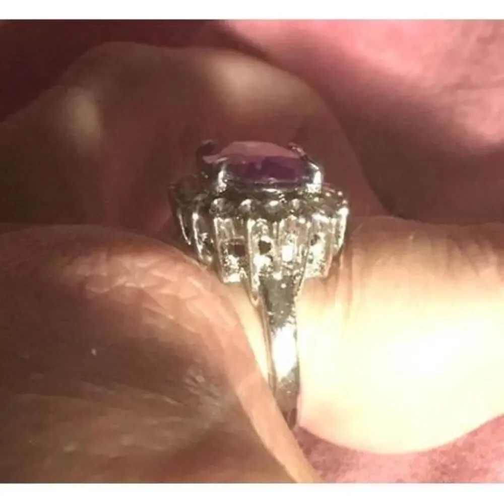 777 D 8 Inclosed Ring